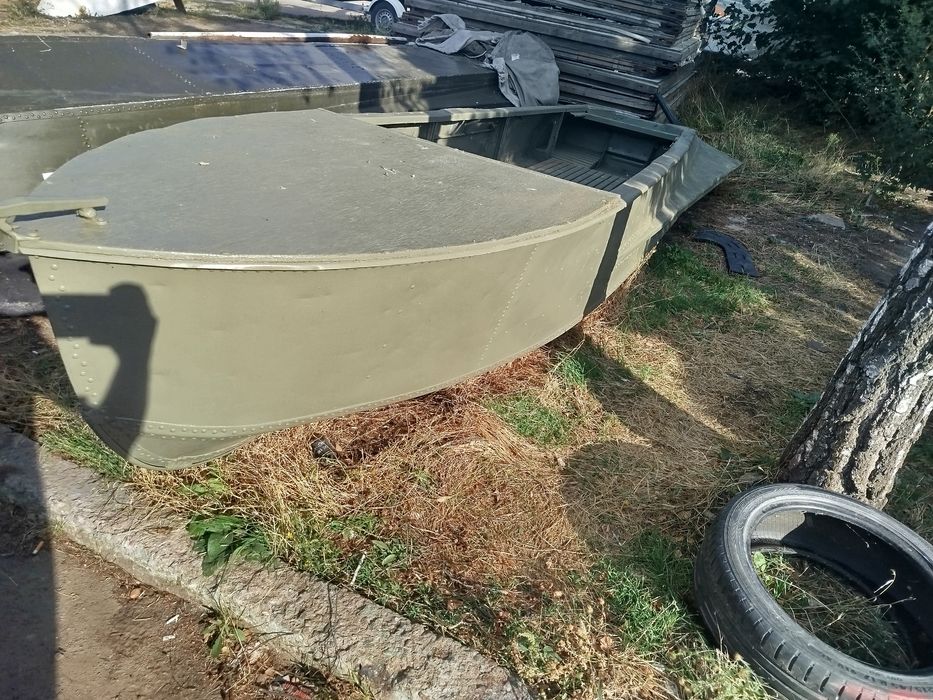 Продам моторну лодку Южанка