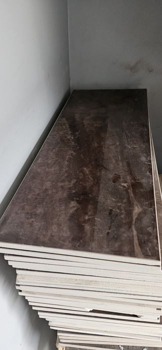 Płytki kolor brązowy