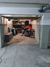 Garagem box fechada situada numa cave de um predio