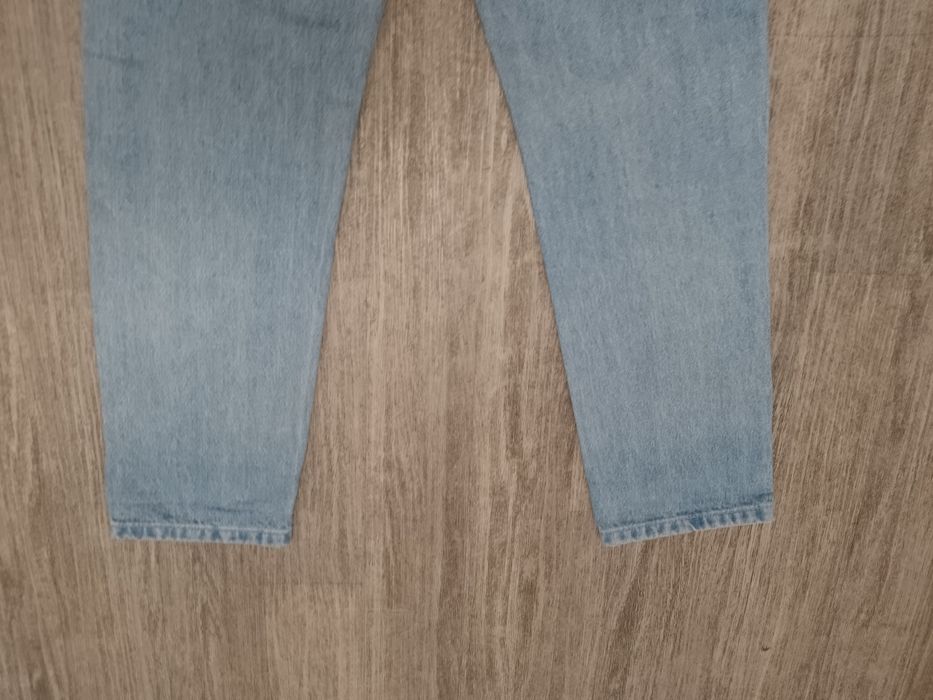Sprzedam damskie spodnie jeansowe rozmiar S.