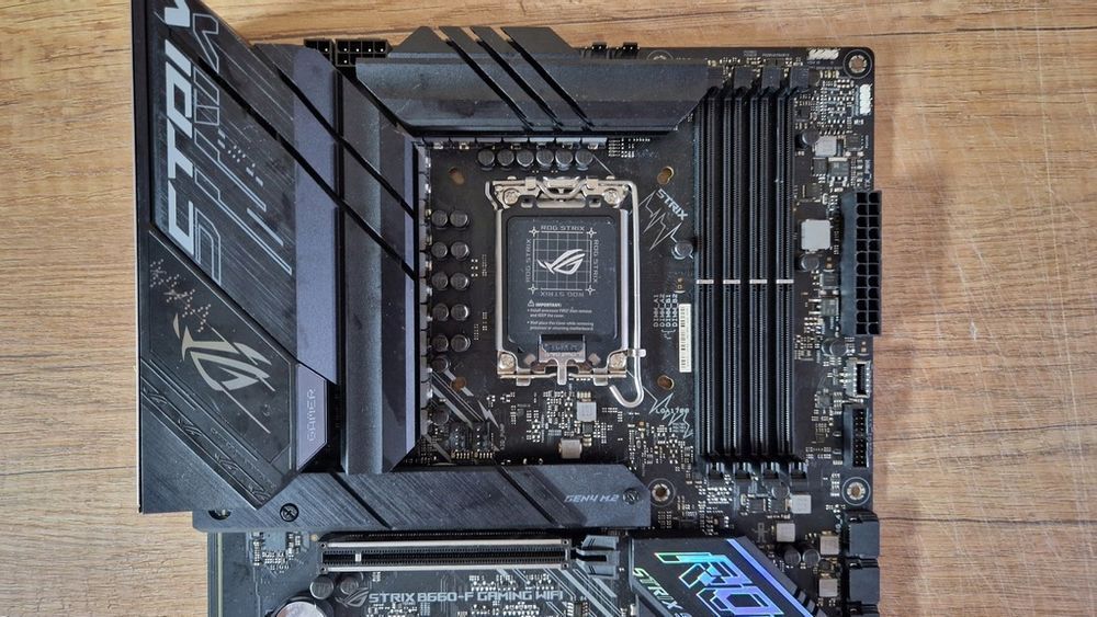Płyta główna Asus ROG Strix B660-F Gaming WiFi  box gwarancja