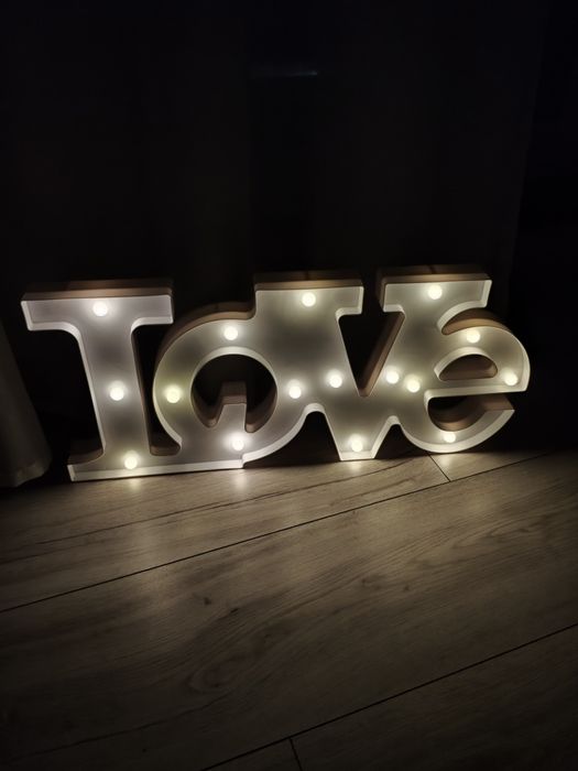 Lampka LED napis love