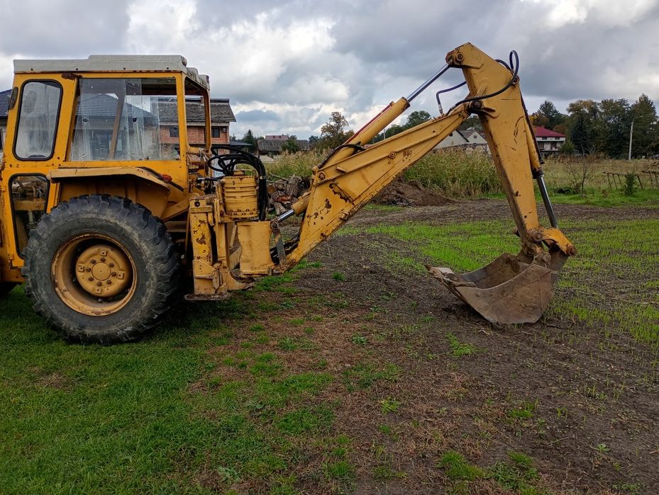 Sprzedam koparko ładowarkę MF