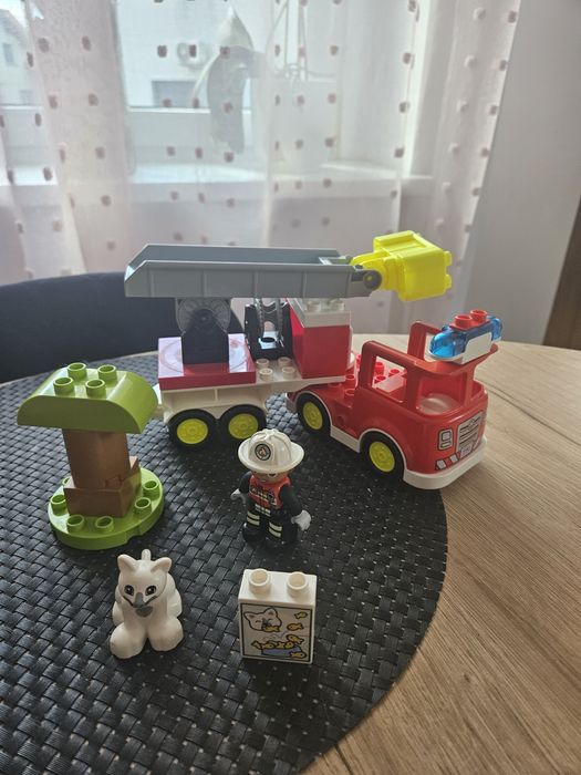Lego duplo- wóz strażacki