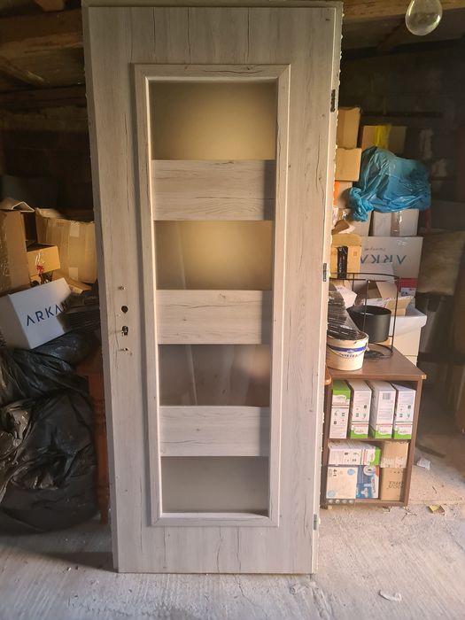 Drzwi lewe 70x190 z futryną Listwy wykończeniowe