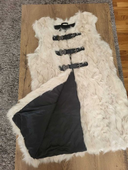 Piękne naturalne futerko z wełny jagnięcej stan idealny