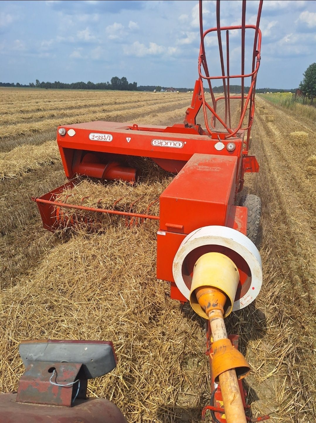 Słoma w kostce z żyta prosto z pola.