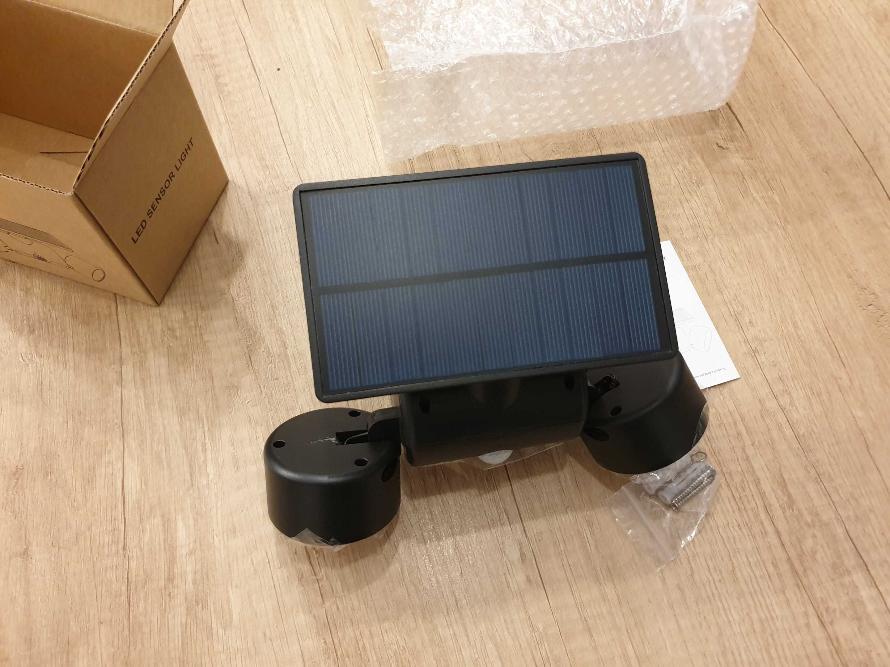 Zewnętrzna lampa solarna Ollivage z czujnikiem ruchu/zmierzchu, 30 LED