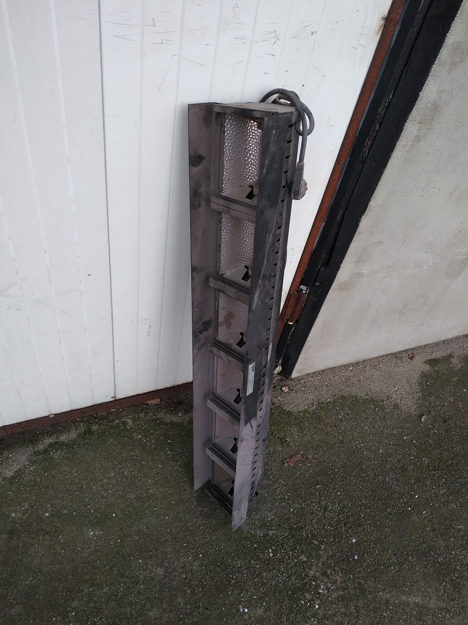 Lampa halogenowa