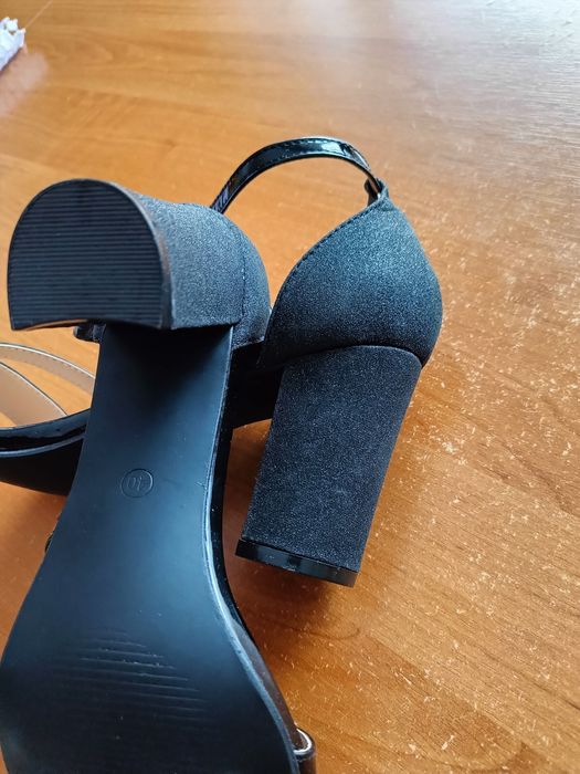 Czarne mieniące sandały rozmiar 40