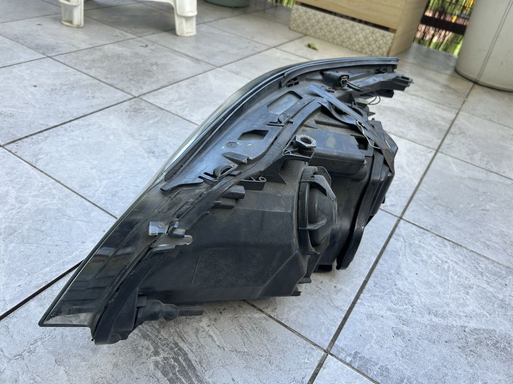 Lampa BMW  prawa e 60 DYNAMIC XENON D2S