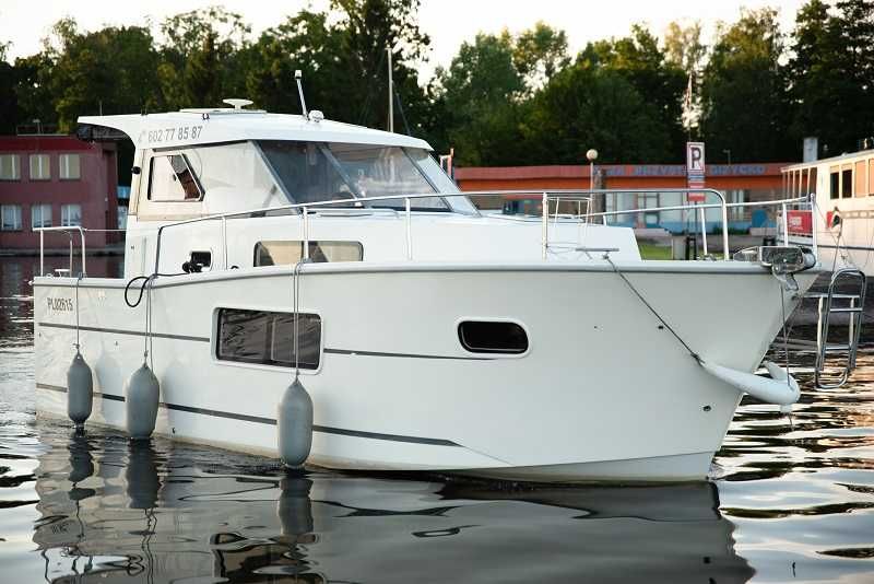 najem jachtu motorowego nautika 830