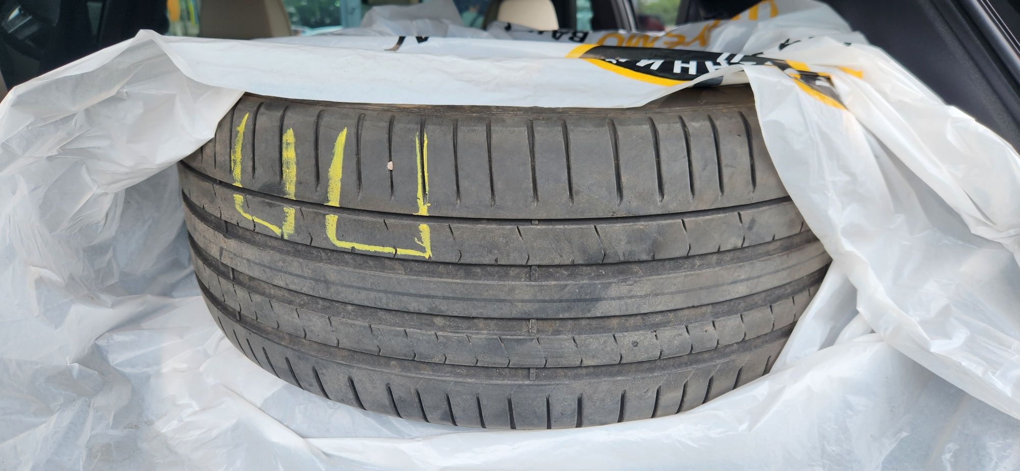 Продаються шини Pirelli PZero  для BMW X5

- **Передні**: