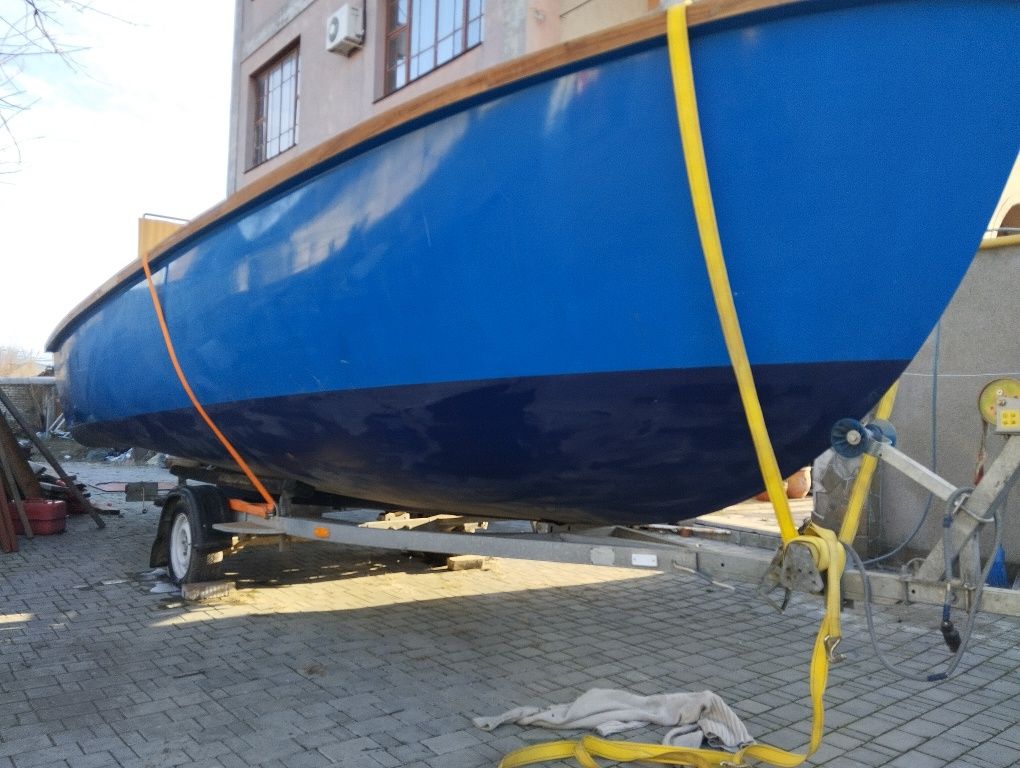 Моторная Яхта из Красного дерева,