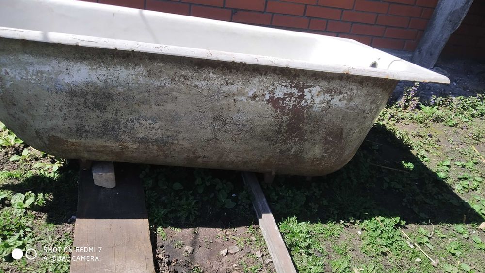 Продам ванну чугунную