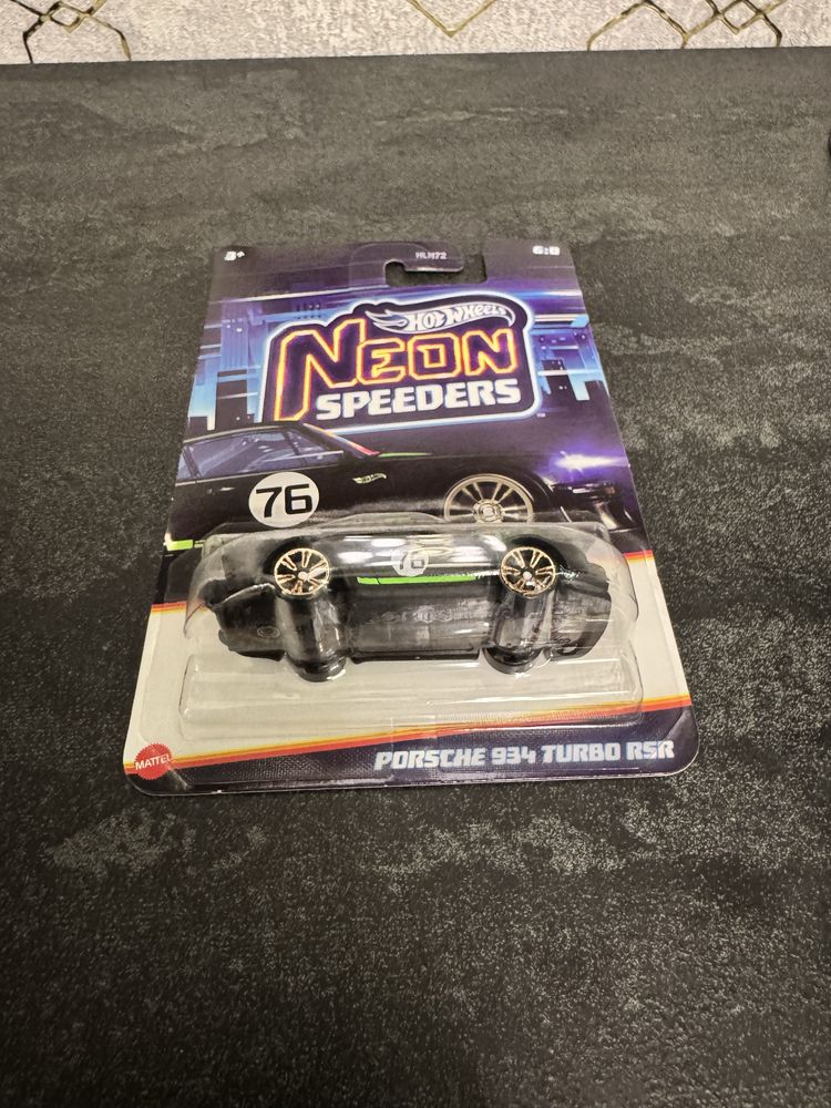 Машинка porsche 934 neon riders hot wheels