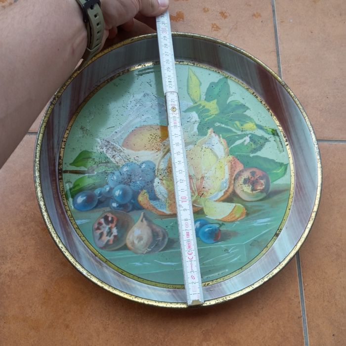 Okrągła taca z PRL Owoce metalowa loft okaz