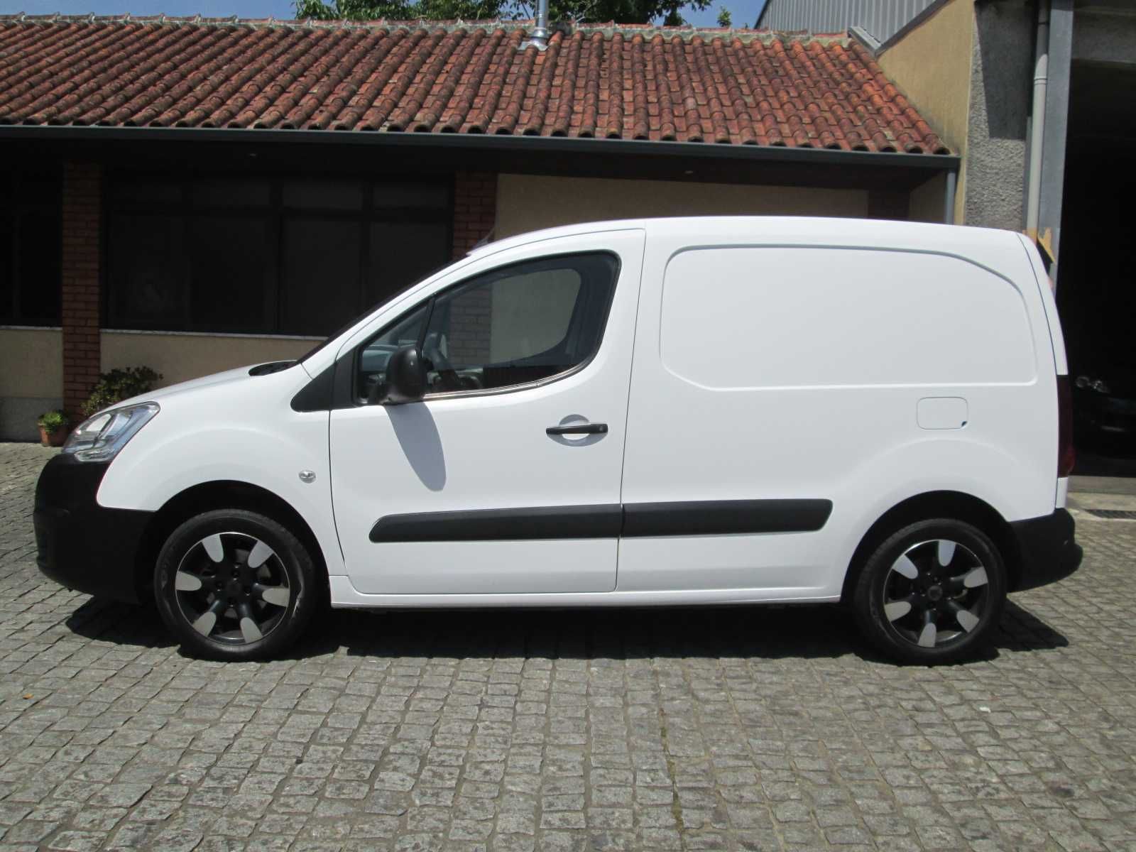 Peugeot Partner 1.6 HDI  3 Lugares  CarPlay  NACIONAL