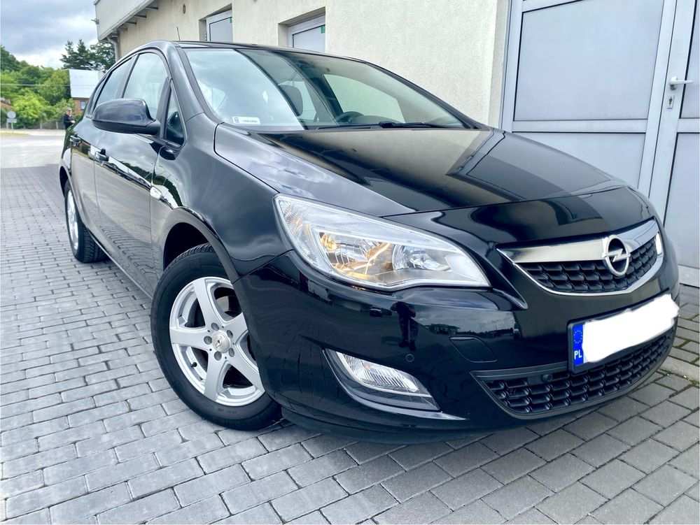 Zadbany Opel Astra 1.6 115km GAZ 2012 rok niski przebieg fajny stan