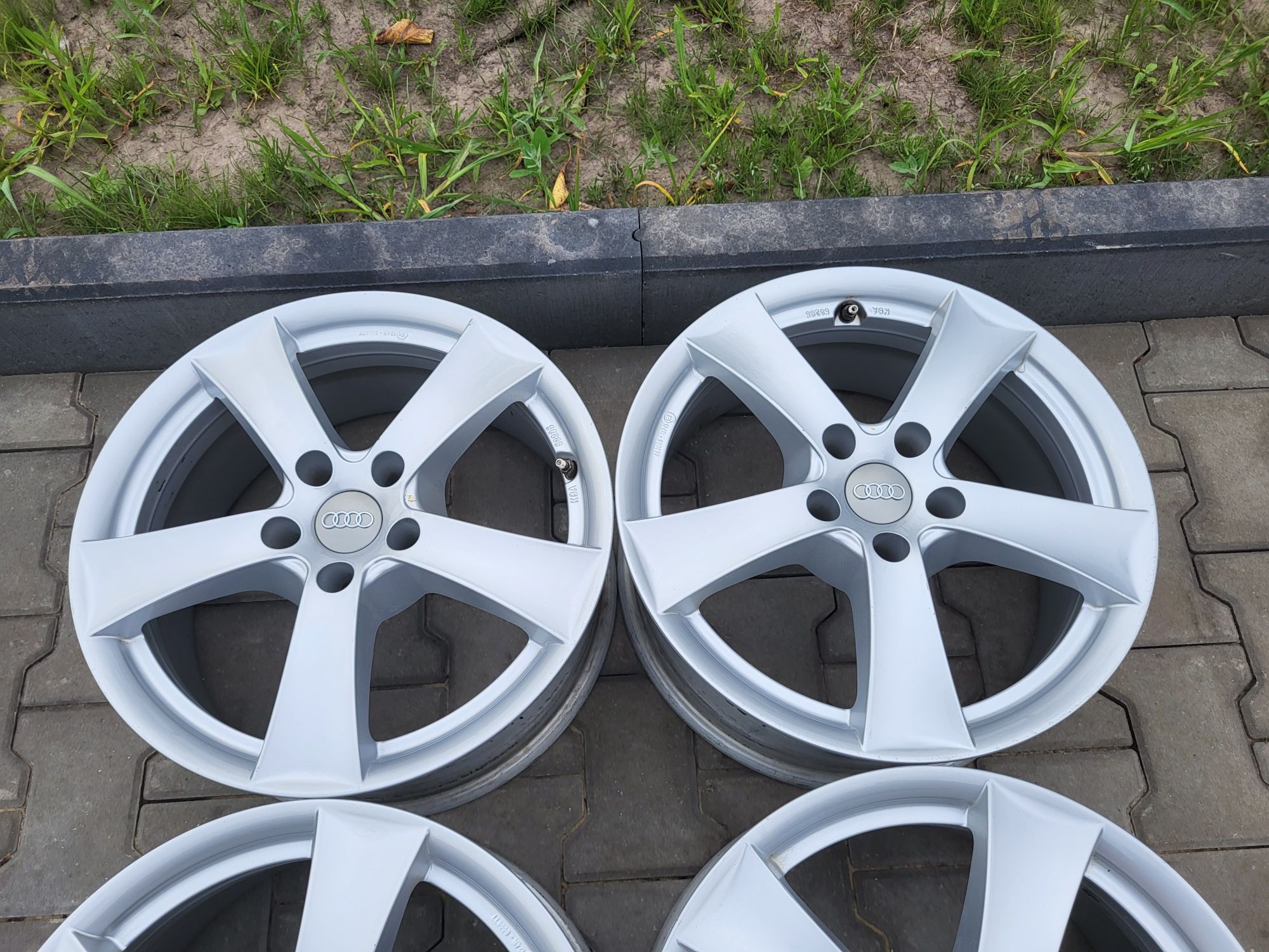 Felgi aluminiowe 17" 5x112 ET42 Audi  A4 B9 B8 B7 A6 C7 C6 C5 ŁADNE!