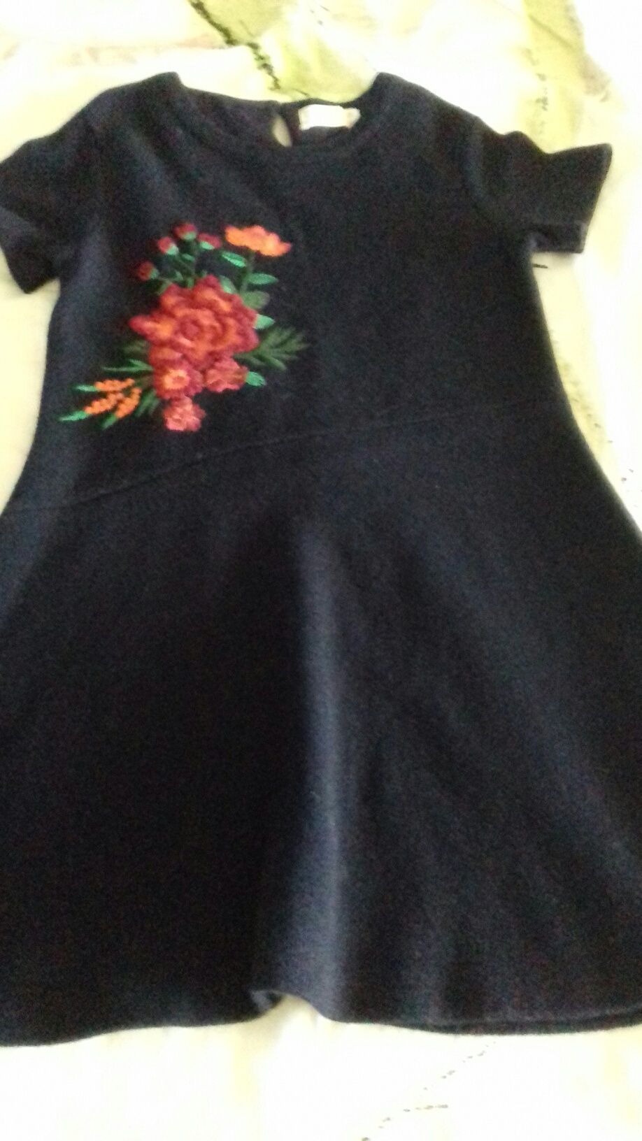 Vestidos menina Zara e Benetton