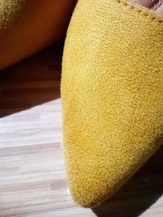 Buty na obcasie NOWE r. 37 żółte