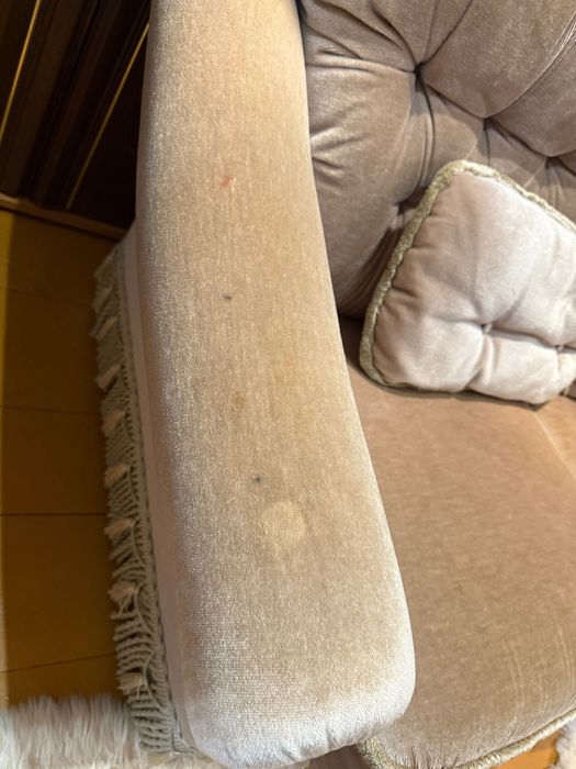 Світлий велюровий диван (розкладний)