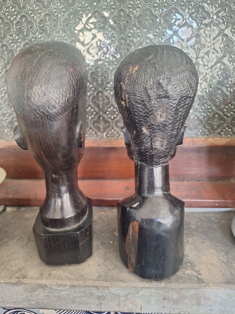 Bustos africanos pau preto