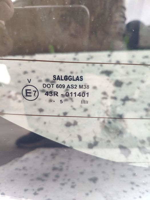 Suzuki vitara стекло задней крышки багажника