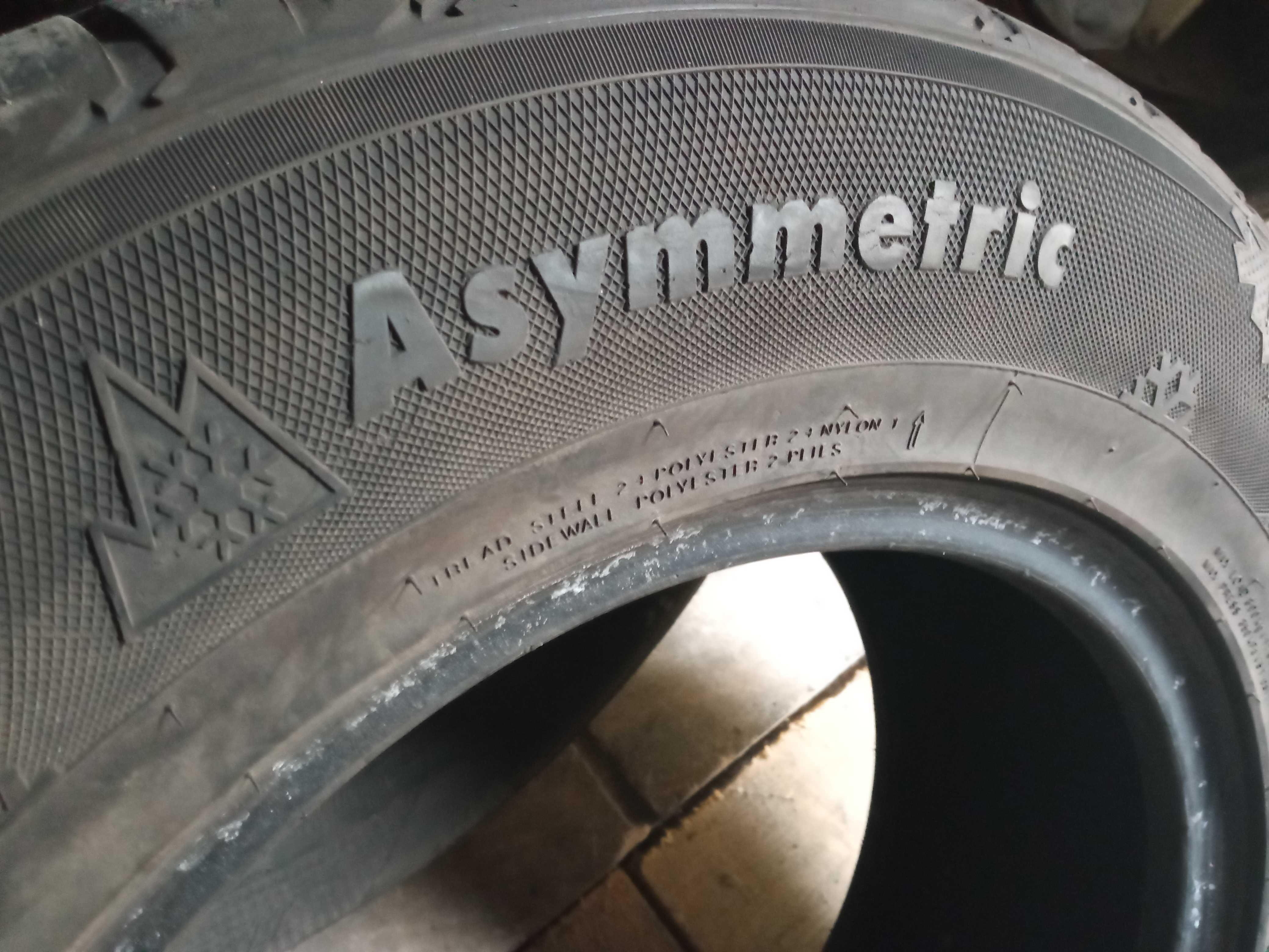 215/70 r16 Kumho I'Zen RV Asimmetrico резина зимняя пара 3000грн