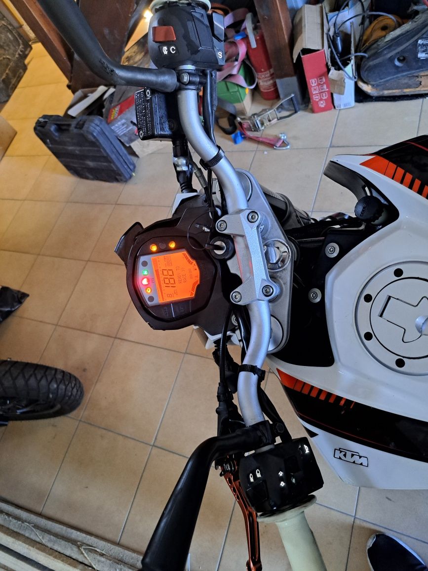 Ktm Duke  125 uszkodzony  15kM