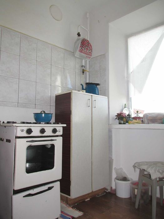 Продам 2 кім. квартиру по вул. Дніпровській (район ТЦ Грандплаза)