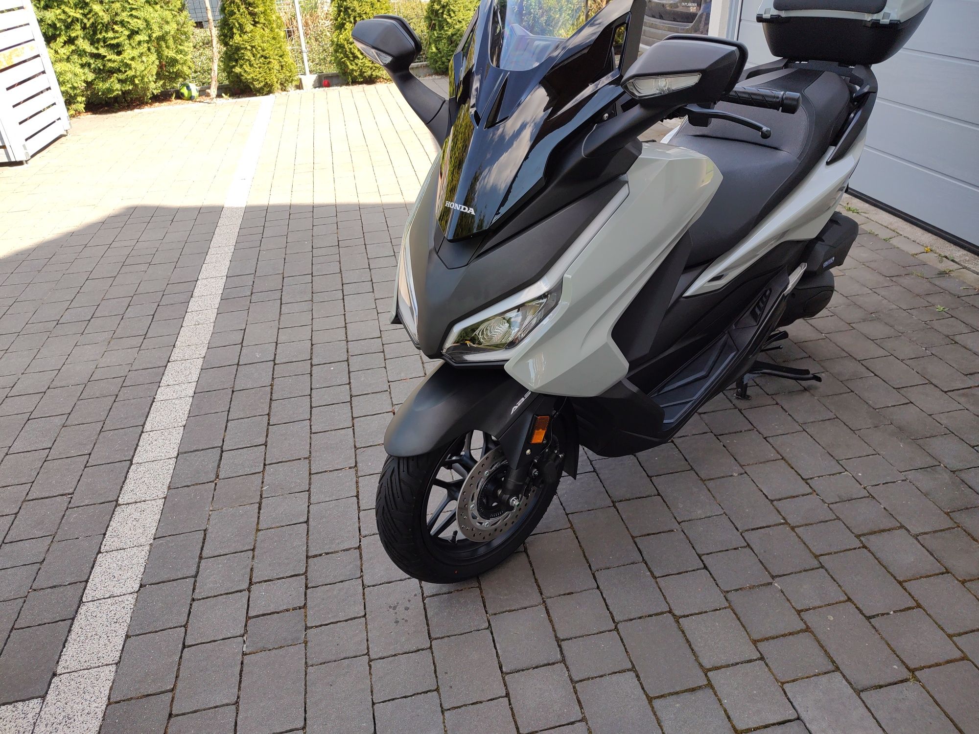 Sprzedam Honda Forza 125 przebieg 730km