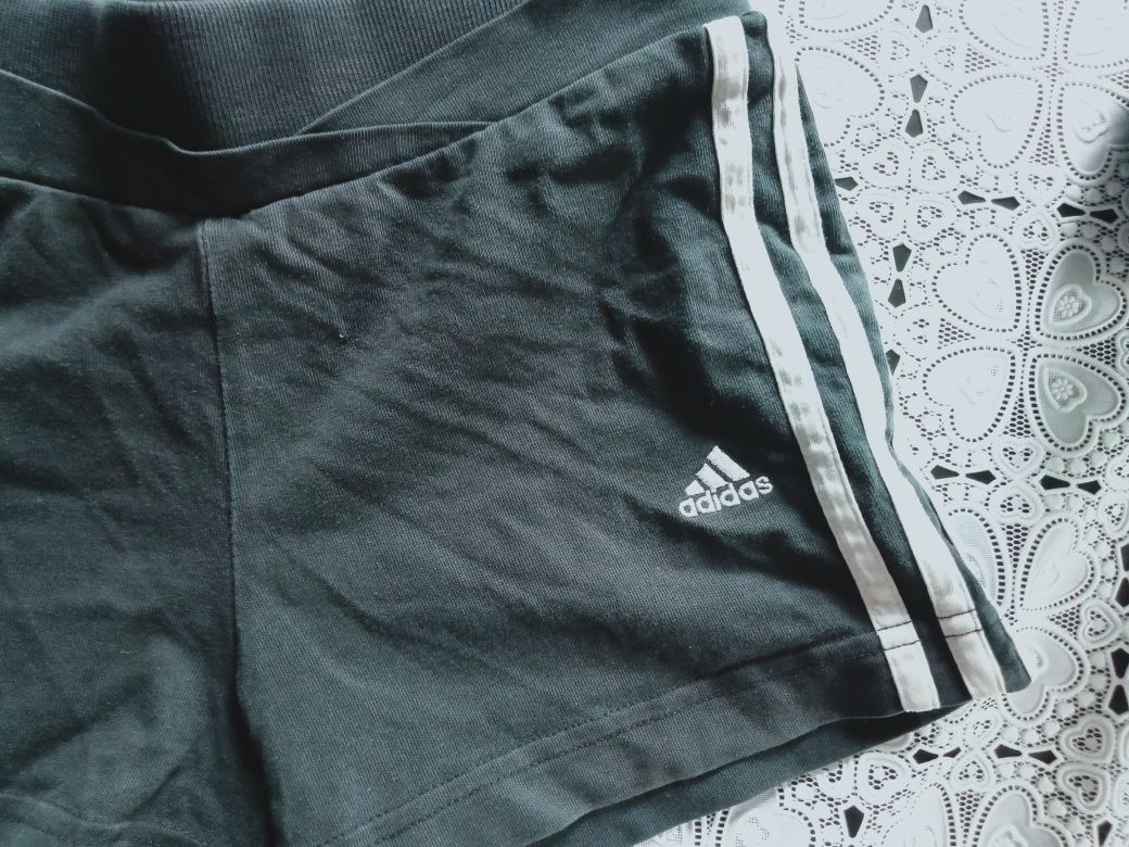 Spodenki adidas r.140 9-10 lat