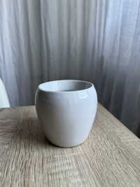 Mała biała doniczka osłonka ceramiczna średnica 5.5 cm