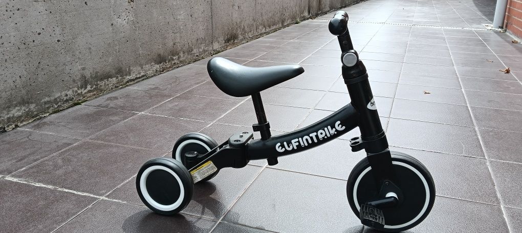 Triciclo de criança