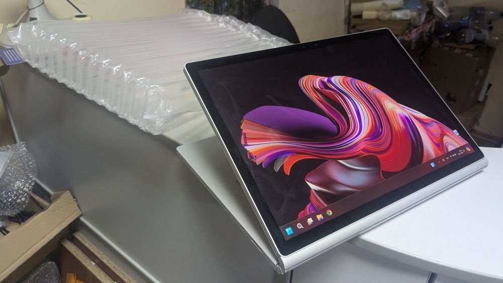 Microsoft Surface Book 2 15" 4k i7 16/1Tb GeForse 1060 6Gb