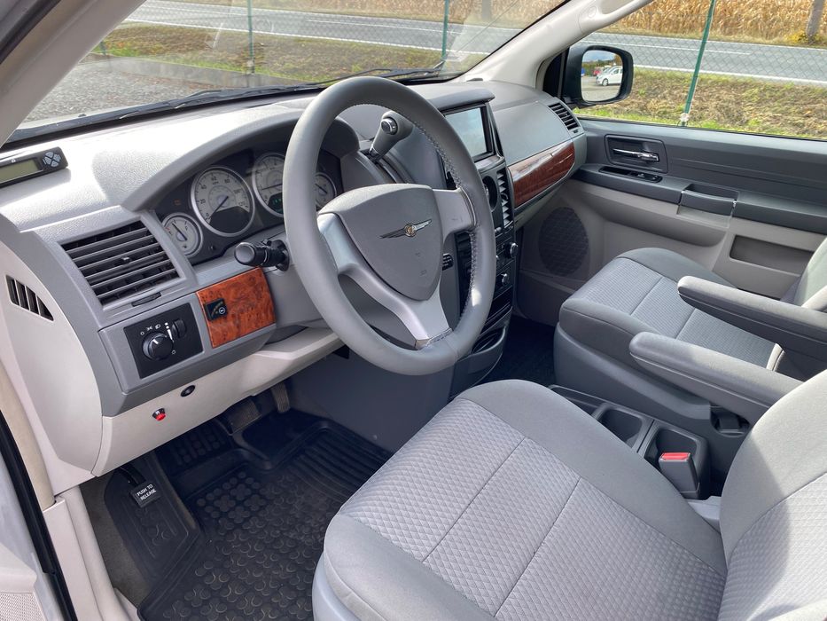Chrysler Town & Country LPG Xenon 7 miejsc zadbany