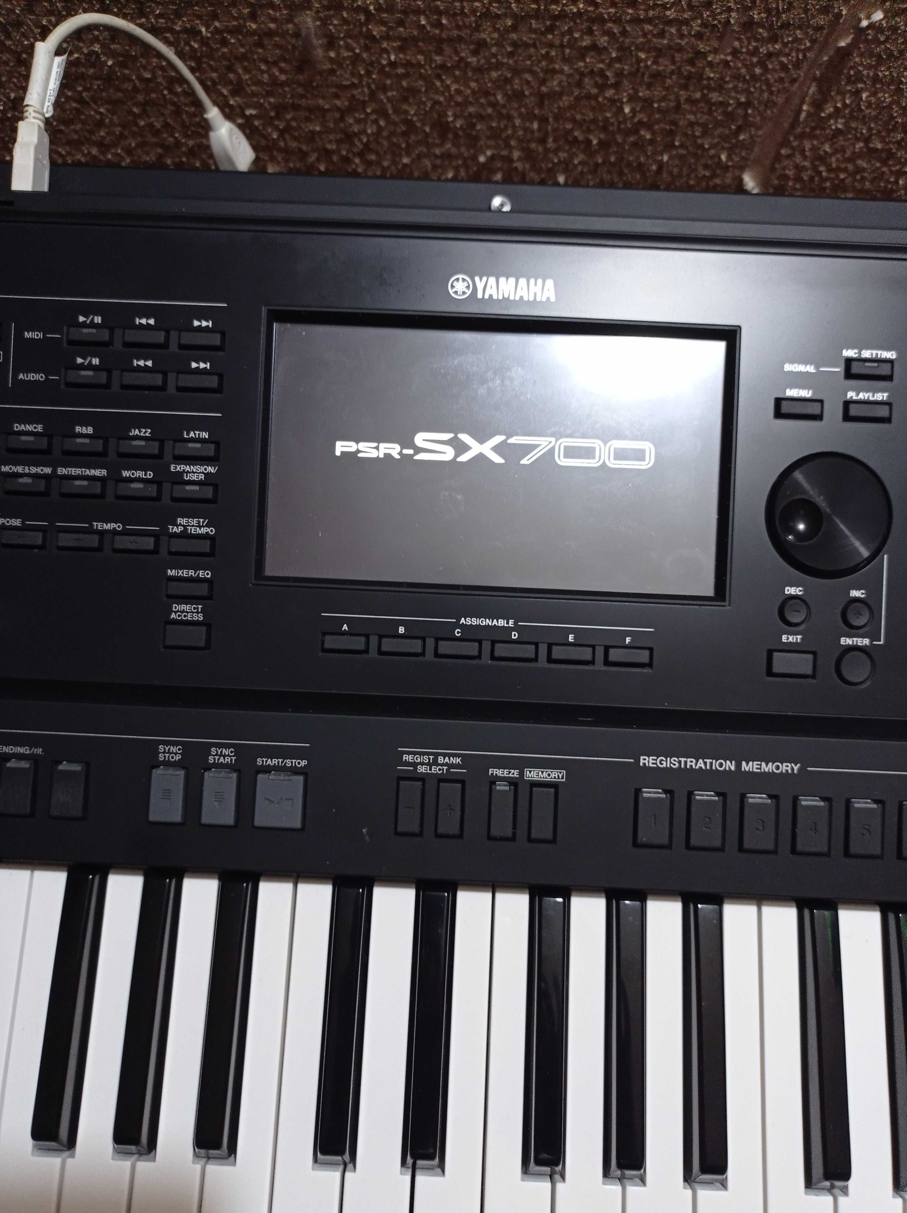 Продам синтезатор Ямаха sx700