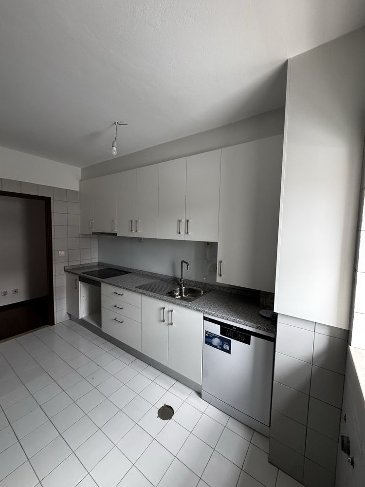 Apartamento T1 (com 2 quartos) com Generoso terraço