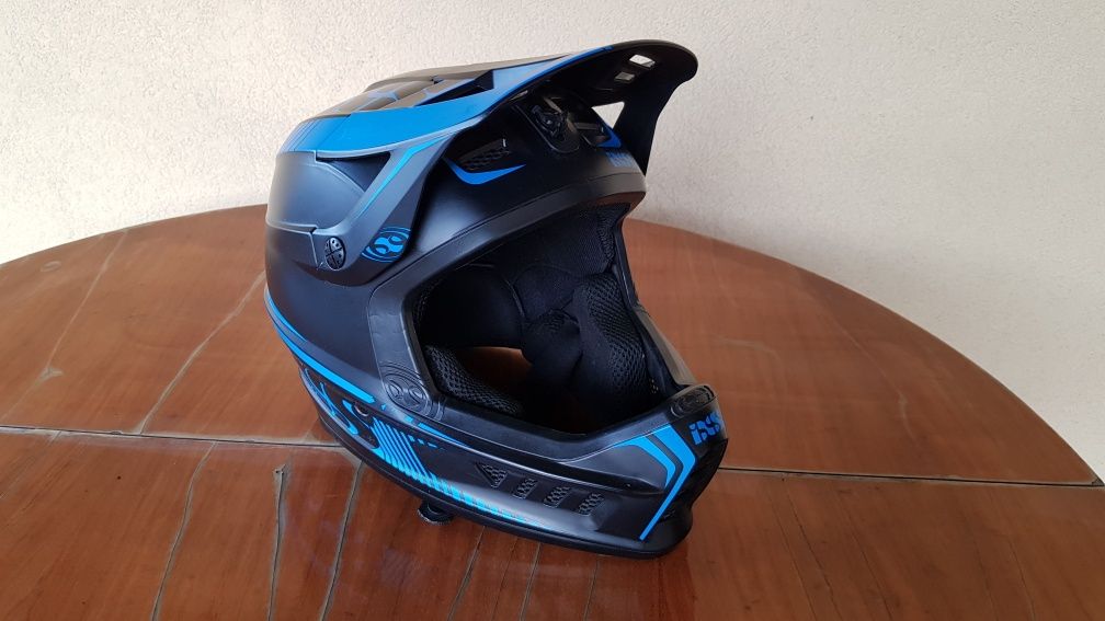Kask XIS xact rozmiar M/L