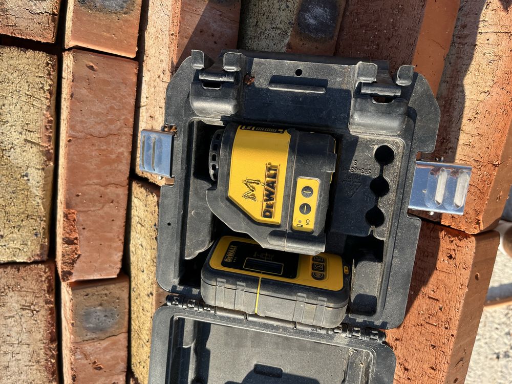 Лазерний рівень DeWALT