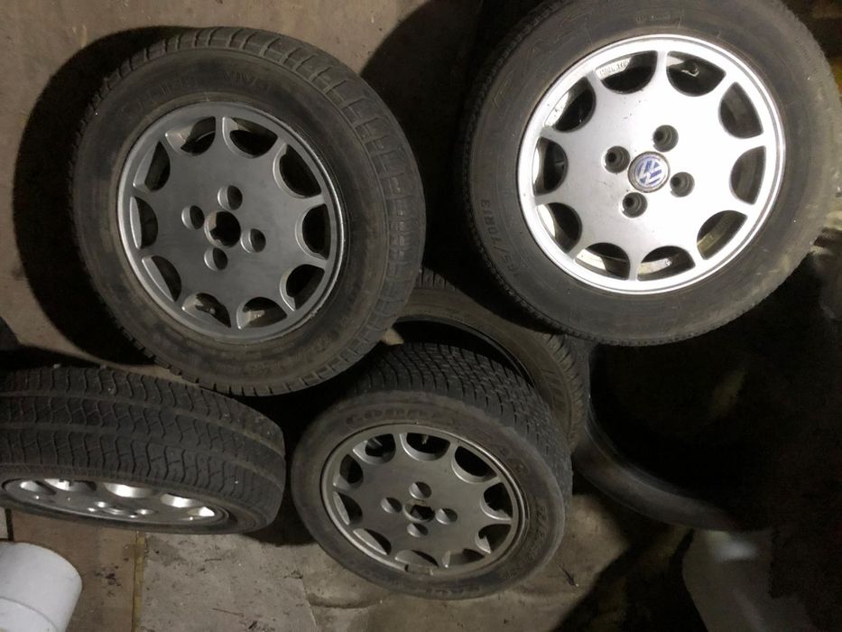 jantes com pneus  de golf 1 e pneus 1