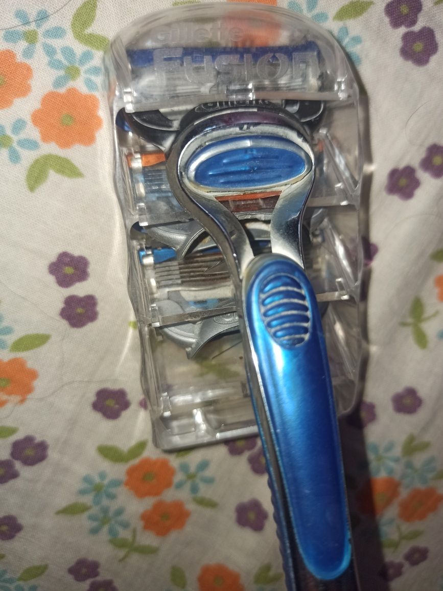 Станки бритвенные Gillette. Bic. Новые и б/у