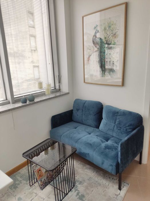 Vende-se sofá de dois lugares azul turquesa