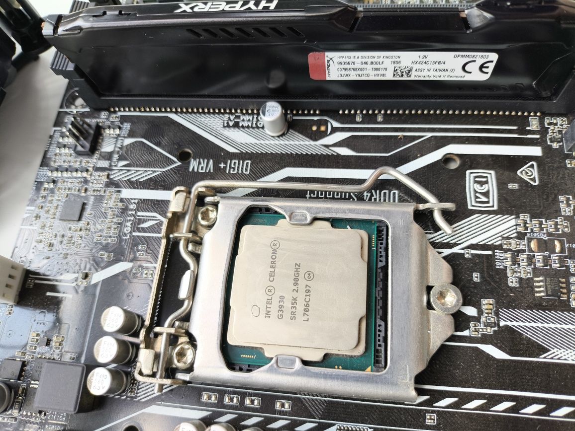 Материнська плата Asus Prime H270-Plus. Процесор Intel G3930. RAM DDR4