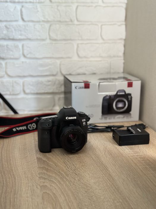 Продам Canon 6D Mark II + обʼєктив Canon EF 50mm f/1.8