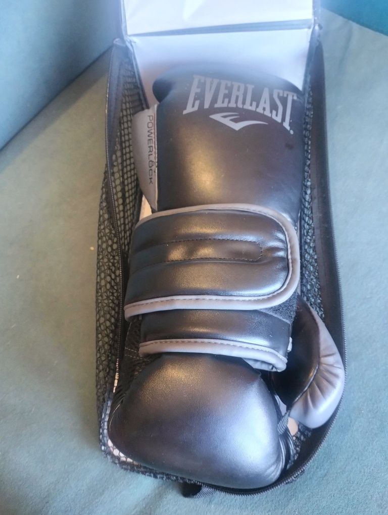 Боксерські рукавички.Боксерские перчатки.Everlast Powerlock 2R. 10oz