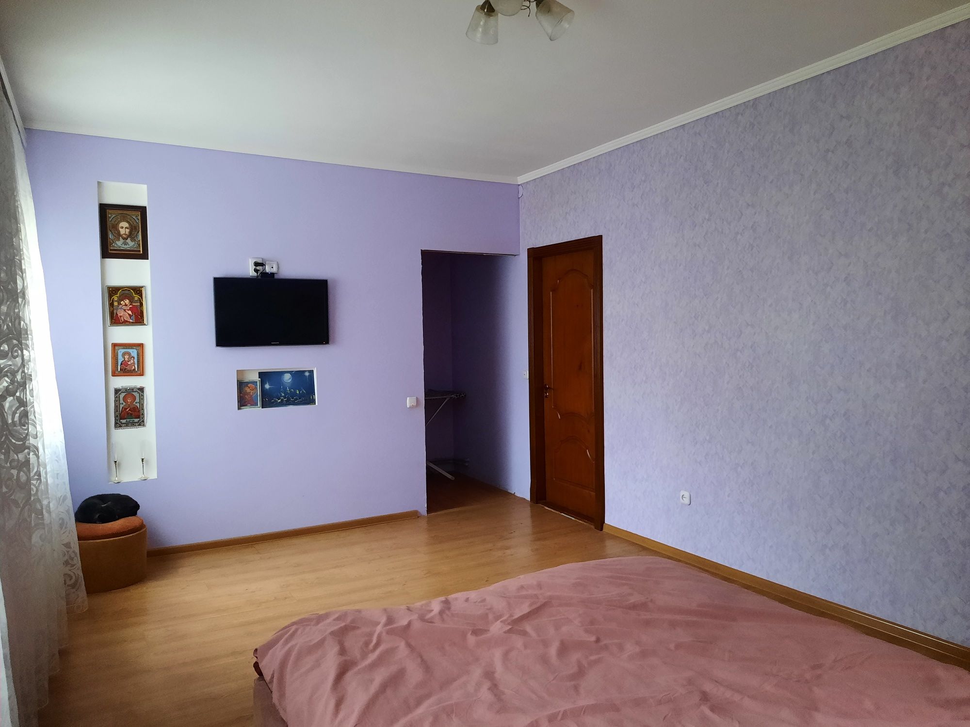 Продам  половину будинку в центрі від власника може підійти під бізнес