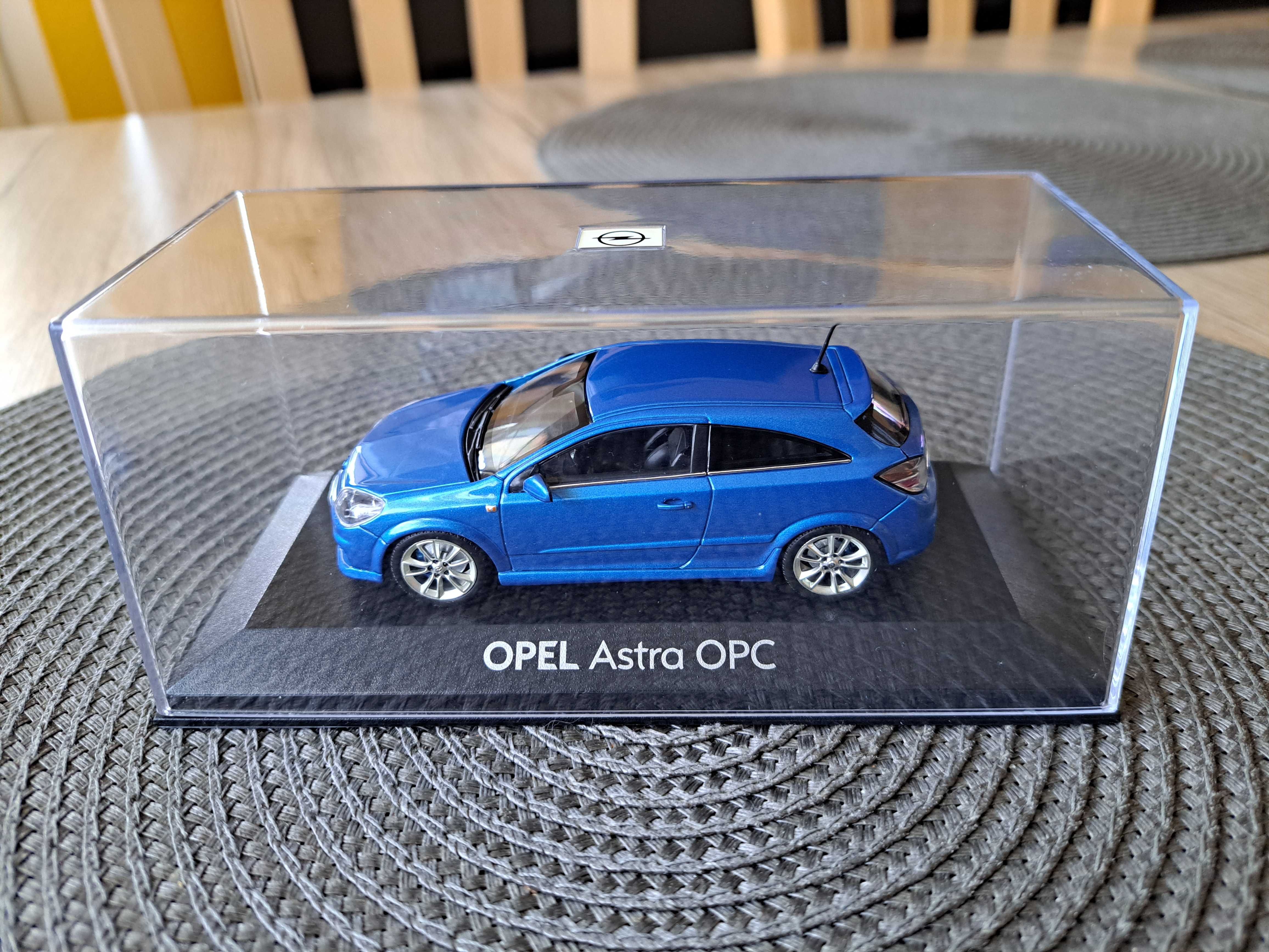 Opel Astra H OPC niebieski Minichamps 1:43